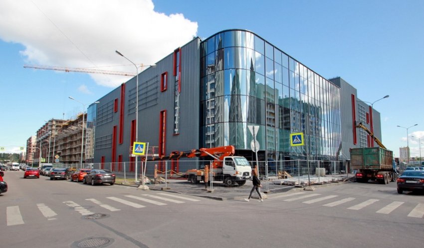 В Новосергиеве на улице Федорова сдали торгово-парковочный центр - «Свежие новости строительства»