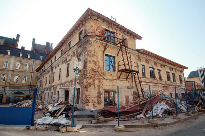 Старинный флигель во дворах на Московском ремонтируют под трудинспекцию - «Свежие новости строительства»