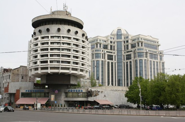НБУ отсудил здание гостиницы «Салют» за долги по рефинансированию банка «Финансы и кредит» - «Недвижимость Украины»