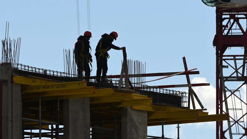 ЕРЗ: российские застройщики сократили переносы сдачи новостроек на 15% - «Строительство»