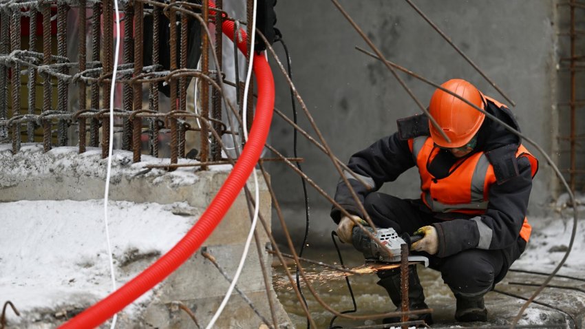 Мосгосстройнадзор: неквалифицированный персонал - причина травм на стройке - «Строительство»