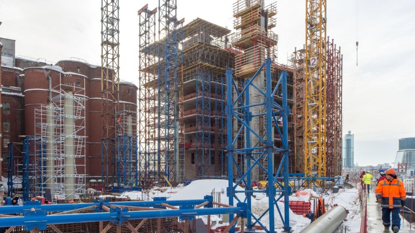 В Москве начали монтировать 35-метровые колонны-ножки ЖК "Бадаевский" - «Строительство»