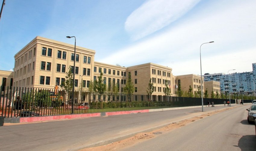 На бульваре Головнина на намыве Газпром построил школу - «Свежие новости строительства»